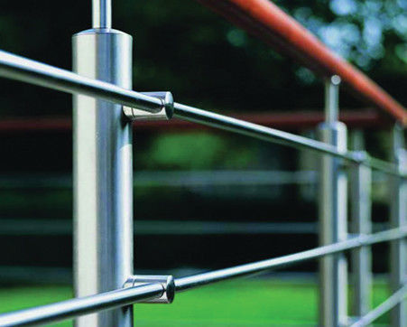 Metal horizontal Roces del balcón para el diseño profesional que cerca con barandilla de la cubierta