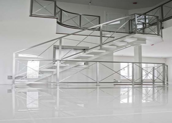 Escaleras rectas durables del equipo recto de mármol blanco de la escalera con el aterrizaje