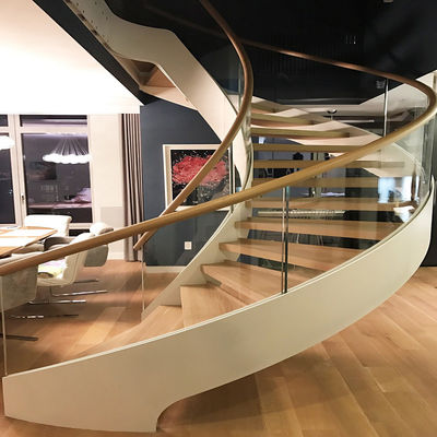 Instalación fácil curvada moderna interior del larguero del acero de carbono de la forma del arco de la escalera